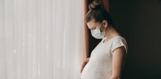 Gravidez e variante Ômicron: o que saber?