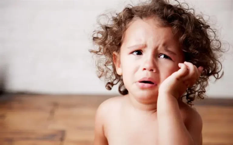 Dor de ouvido em crianças: O que é a Otite Média?