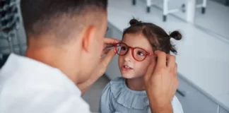 Miopia infantil: volta às aulas pode ajudar a reconhecer os sintomas