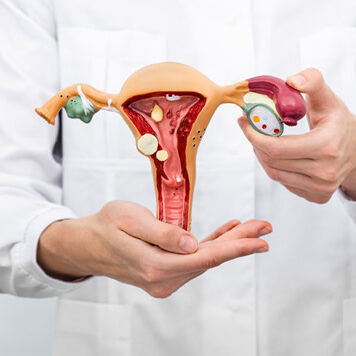 Março amarelo: Endometriose acomete uma em cada dez mulheres e pode levar à infertilidade