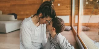 Maternidade atípica: 86% das pessoas cuidadoras de crianças com TEA são as próprias mães