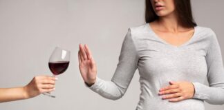 Ingerir álcool na gestação pode causar prejuízos físicos, mentais e de comportamento ao feto