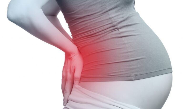 Dores na coluna em mães e gestantes: como evitar?
