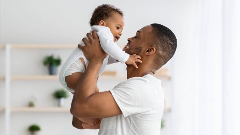 Licença-paternidade: bem-estar do filho e equidade de gênero 