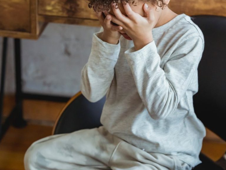 Depressão na infância: 5 sinais de que seu filho pode estar enfrentando o quadro