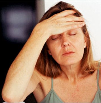 Menopausa tira o sono de até 60% das mulheres: noites mal dormidas podem afetar sua saúde e transformar sua rotina