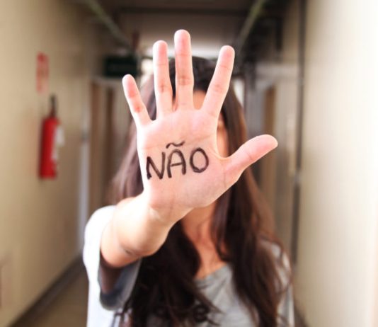 Programa “Tem Saída” promove ações de orientação contra violência doméstica até o dia 16 de dezembro na Capital