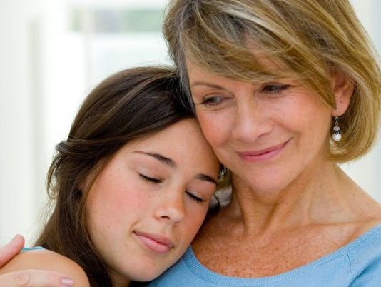 Quando maternidade tardia encontra a adolescência: mães enfrentam a perimenopausa enquanto filhos vivem a puberdade