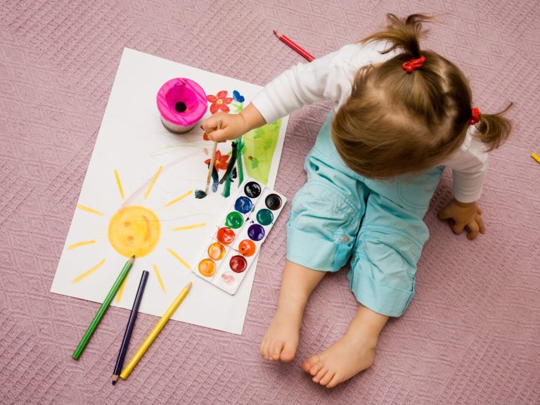 Até quando é normal não falar? Especialista alerta para sinais precoces de atraso de linguagem no TEA